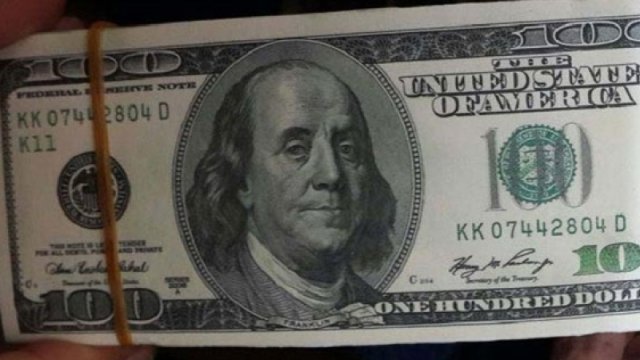 Sosial şəbəkədə saxta dollar satışı