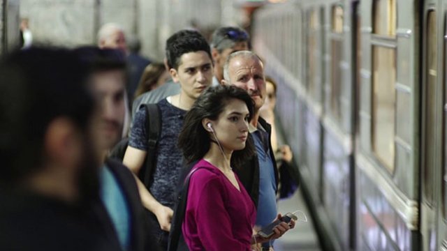 Metroda interval 1 dəqiqə 45 saniyəyə endirildi - İlk dəfə