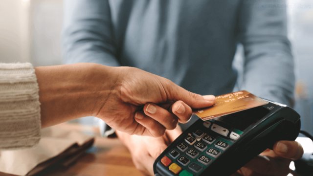 Kartla alış-veriş etməyin bir sıra üstünlükləri...