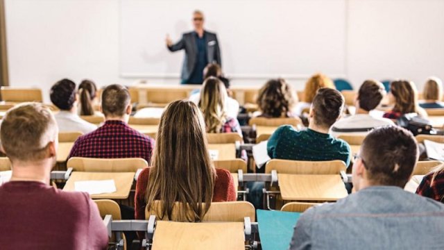 Hansı universitetlərdə dərslər 4 gün olacaq?