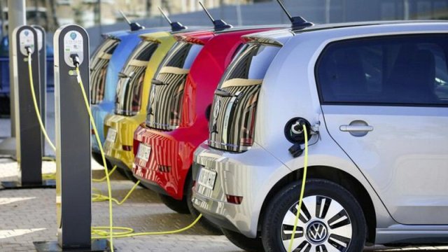 Azərbaycanda elektrikli avtomobillərə tələbat artır - İdxal rekordu