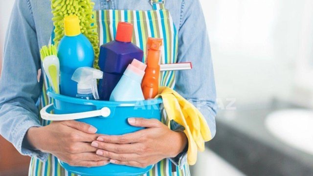 Vəzifəyə keçmək üçün xadiməyə pul verdi