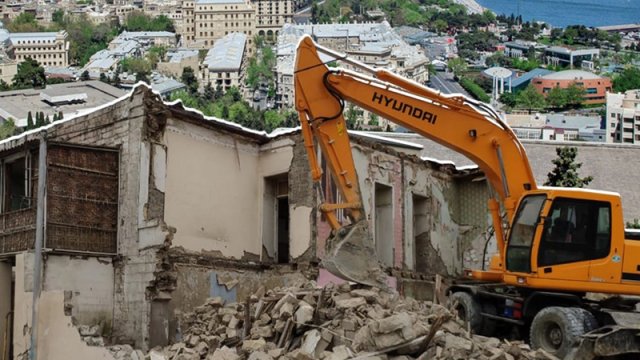 Bakının bu ərazisində evlər sökülür