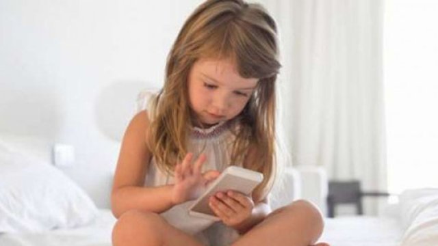 Uşaqları telefondan necə ayırmalı?