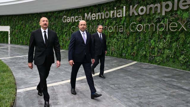 İlham Əliyev Gəncə Memorial Kompleksinin açılışında iştirak etdi - FOTO