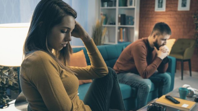 Partnyorunuzun münasibətdə xoşbəxt olmadığını göstərən 3 əlamət