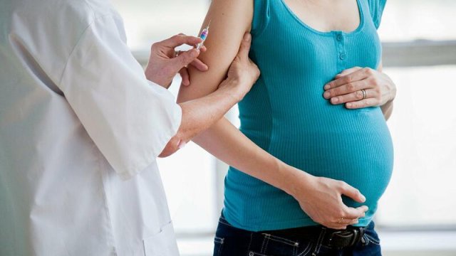 Xəstəxanaya aparılan hamilə qadın öldü