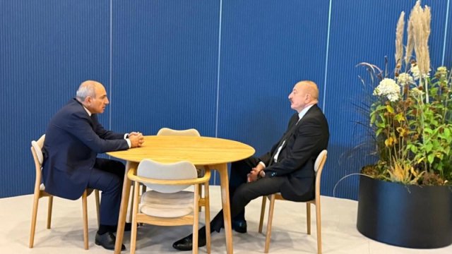 İlham Əliyev Kopenhagendə Nikol Paşinyanla görüşdü
