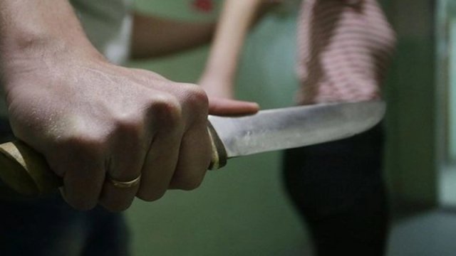 Sumqayıtda sahibkar evinə diktofon yerləşdirdi, arvadını 18 bıçaq zərbəsi ilə qətlə yetirdi