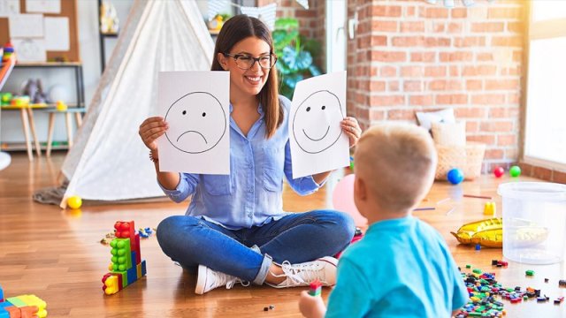 Autizmli uşaqlara tədris zamanı necə yanaşmaq lazımdır?