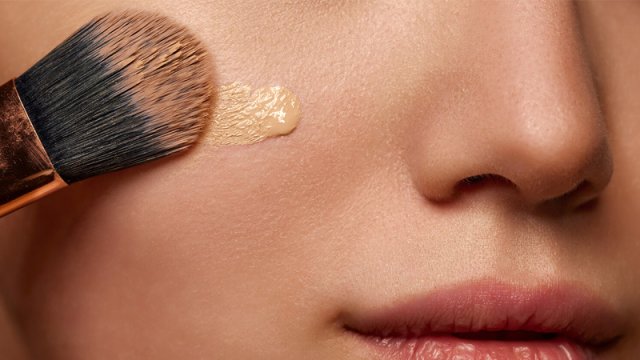 Vizajist: Payızda yağlı dərinin tutqunlaşdırıcı tonal kremə ehtiyacı var