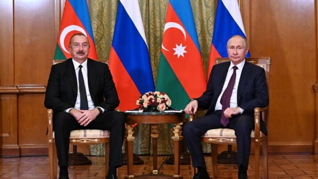 İlham Əliyev Vladimir Putini təbrik etdi

