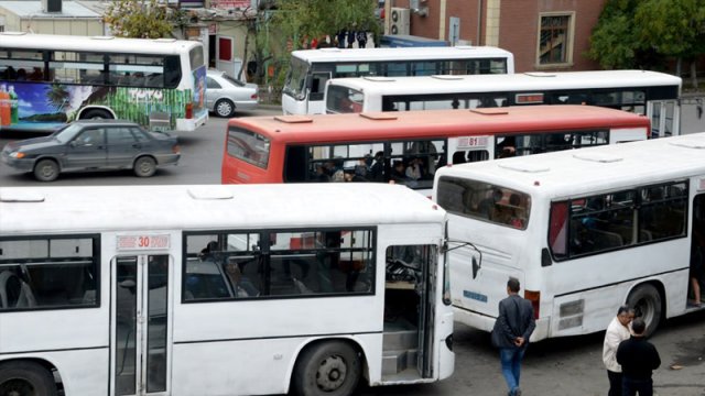 İctimai nəqliyyatda tragikomik mənzərə: Qiymət fərqinə görə...