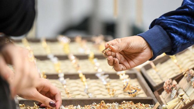 Uzunmüddətli gəlir üçün ən doğru seçim hansıdır: Qızıl, yoxsa torpaq?