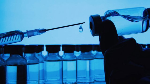 ESMO: COVID-19 peyvəndi ağciyər xərçəngi xəstələrinin ömrünü uzadır.