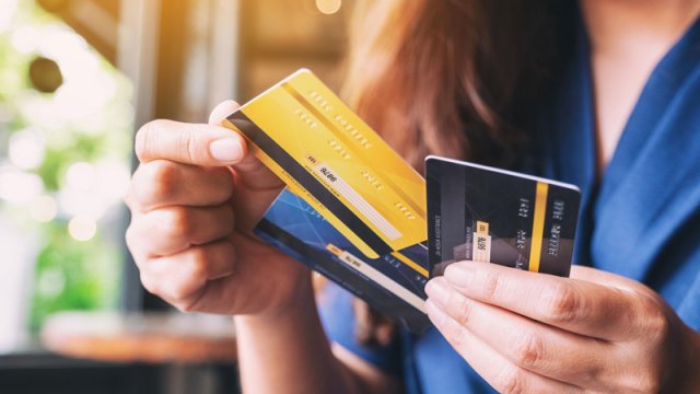 Bank kartları istifadəçilərinin sayı artır - Səbəb nədir?