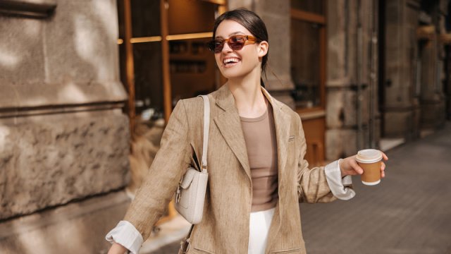 Alimlər: Xoşbəxtlik ömürü uzadır, ancaq yalnız müəyyən bir səviyyədən sonra