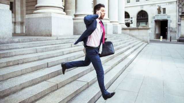 Həmişə hər yerə yubanan insanlar: Onlar kimlərdir?