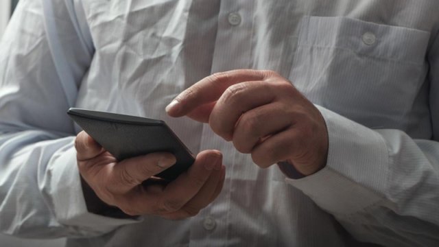 Ailə terapevti cavabsız qalan mesajların arxasında nə gizləndiyini izah etdi