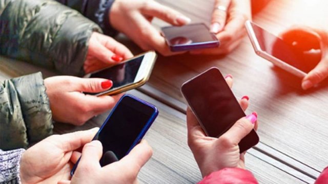 Mobil telefonlar bahalaşacaq - VİDEO