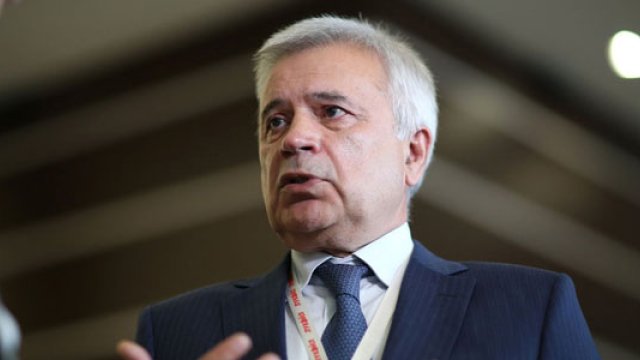 Vahid Ələkbərov 2 günə 1 milyard sərvət itirdi