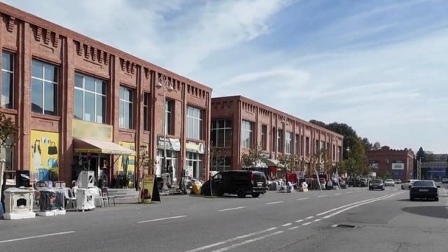 Gəncədə avtobusların yolu dəyişdi, bazarın işi iflic oldu - VİDEO