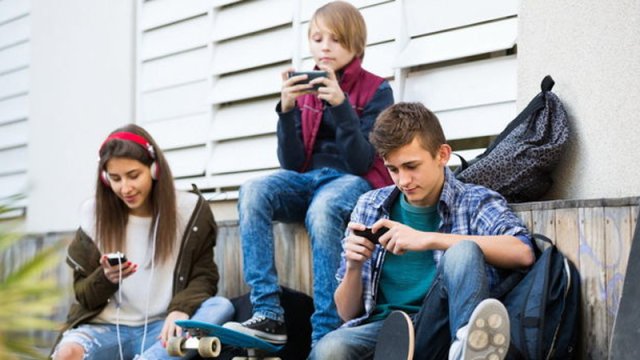 Müasir yeniyetmələr isə sevişmək və azad yaşamaq istəyir, ancaq...