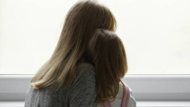 Cəzası uşağına görə təxirə salındı...
