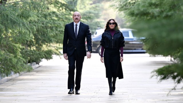 Prezidentlə birinci xanım Heydər Əliyevin məzarını və Şəhidlər Xiyabanını ziyarət etdi - YENİLƏNİB