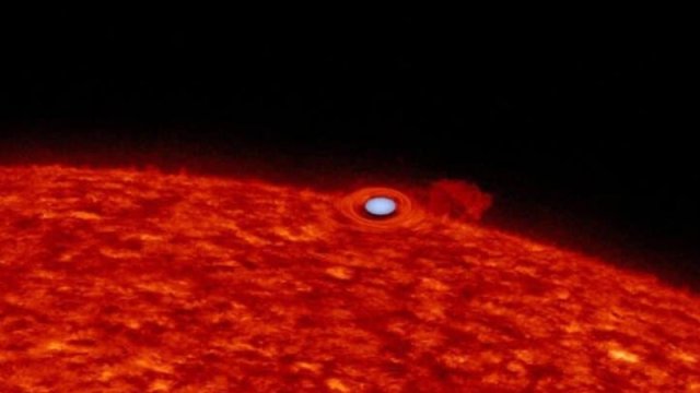 Eynşteynin proqnozlaşdırdığı kimi: NASA "tərs çevrilmiş" bir planet kəşf etdi