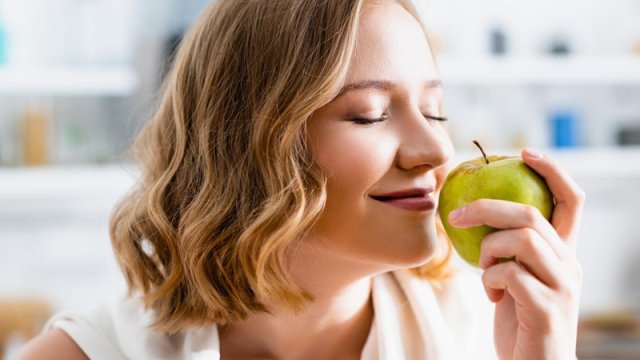 Maksimum fayda üçün almanı nə vaxt yemək lazımdır? - Diyetoloqlar açıqladı