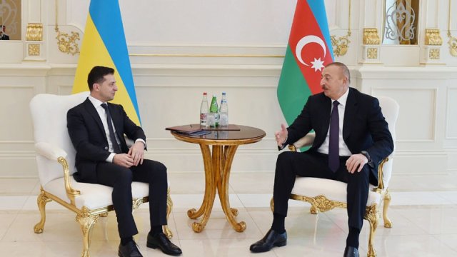 Zelenski Azərbaycan Prezidentinə zəng etdi
