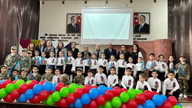 Kiçik məktəblilər "Konstitusiya və Suverenlik İli" çərçivəsində tədbir təşkil etdi
