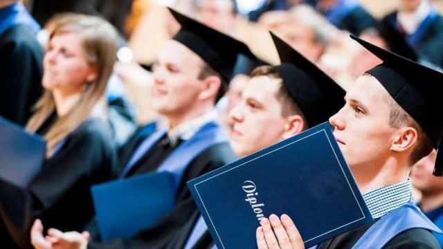 "Kollec məzunların pedaqoji fəaliyyətlə məşğul olmasına qanunla qadağa yoxdur"