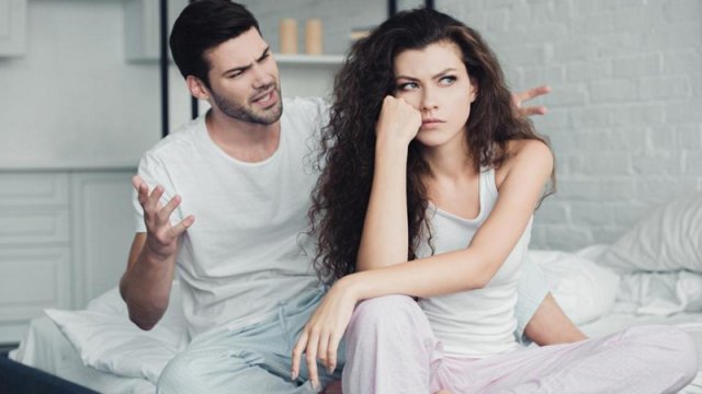 Mübahisə zamanı qadının susması niyə qışqırıqdan daha çox "danışır"?