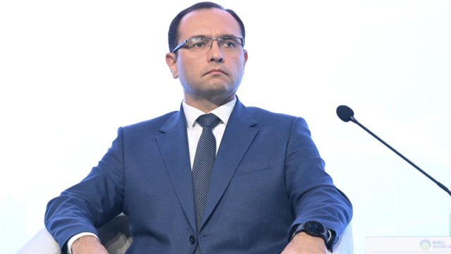 Nazir direktoru işdən çıxardı - FOTO