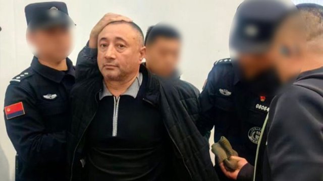 
Bakıda arvadını bıçaqlayaraq Çinə qaçdı: 2 gün sonra tutuldu