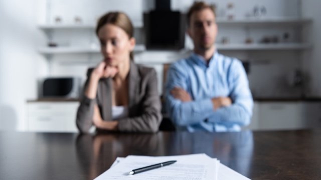 Sosioloq: Biri indini düşünərək yaşayır, digəri isə...