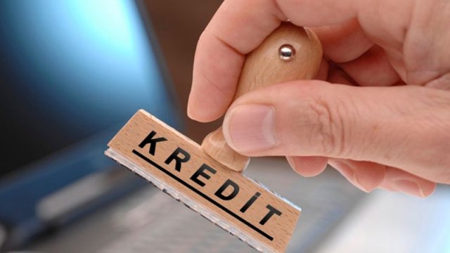 Əhali sürətlə borclanır: Necə olacaq?