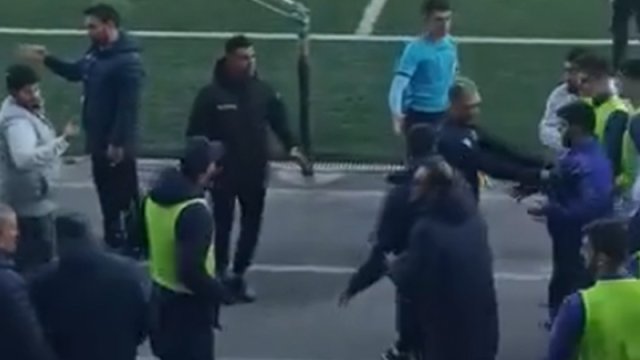 Abbasovla Saşa İliç arasında qalmaqal: Hakim onları meydandan qovdu - VİDEO