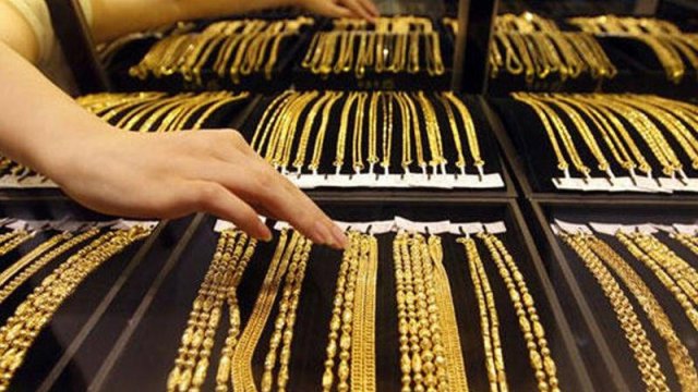 Alıcı kimi mağazaya daxil oldu, qır-qızılı oğurlayıb getdi