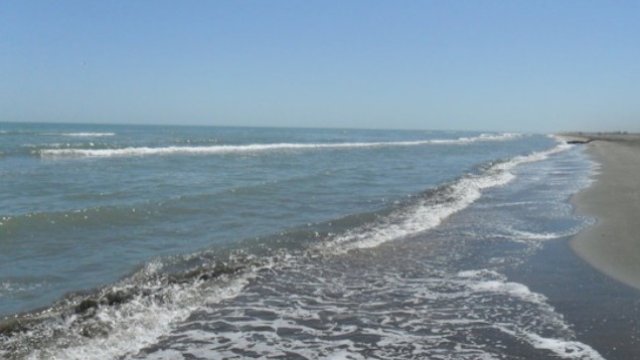 Xəzər dənizindən qum-çınqıl oğurlayanlar saxlanıldı