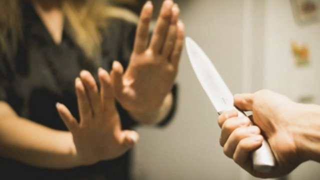 Gəncədə qadın bıçaqlandı: Əri şübhəli bilinir