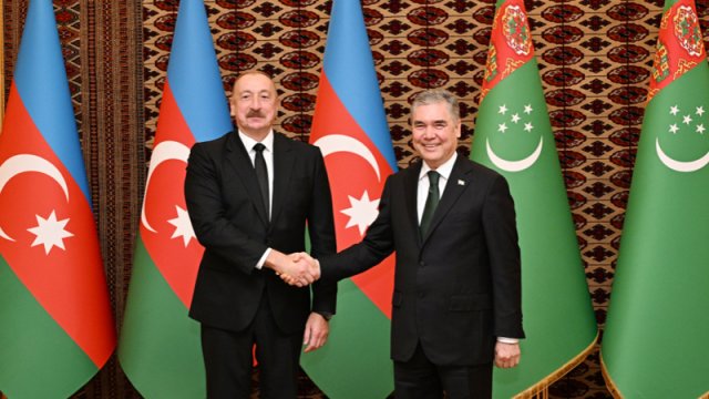 İlham Əliyev Qurbanqulu Berdiməhəmmədova zəng etdi
