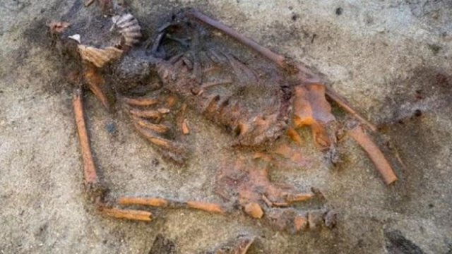 Vikinq dövrünün qəribə dəfn mərasimi arxeoloqları heyrətləndirdi
