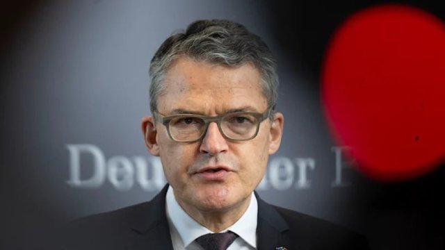 Alman siyasətçi: Rusiya NATO sərhədləri boyunca 360 min əsgər yerləşdirib