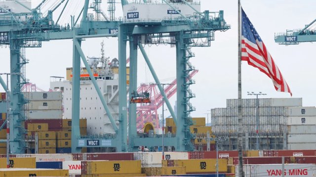 Trampın tarifləri ucuz Çin istehlak mallarını ABŞ-dan Avropaya yönləndirir