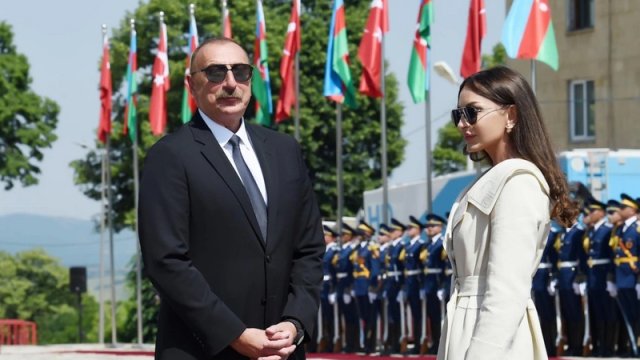 
Mehriban Əliyeva İlham Əliyevi doğum günü münasibəti ilə təbrik edib