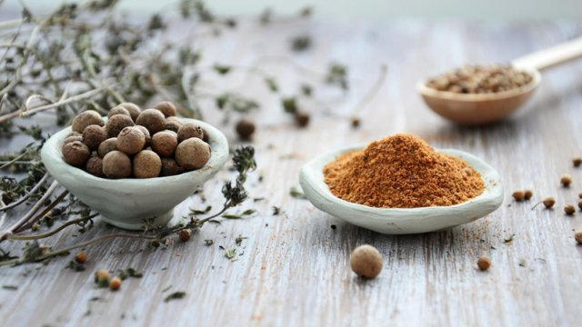 Həzmi yaxşılaşdırmaq üçün nə yemək lazımdır? - 5 ot və ədviyyat