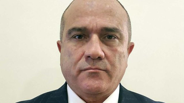 Yeni başçı müavinini işdən çıxardı
